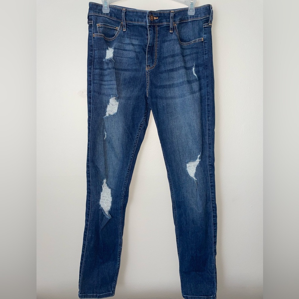Hollister Ripped Hi Rise Jeans. Size 13R.